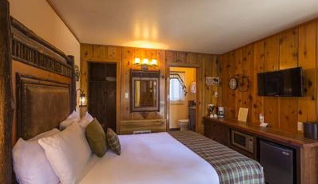 Queen Studio Cabin