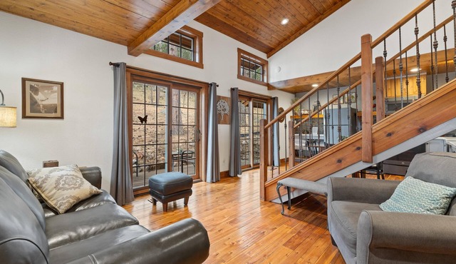 Quiet, Comfy & Spacious: Cabin within 10 mi of Mt. Rushmore & Custer State Park
