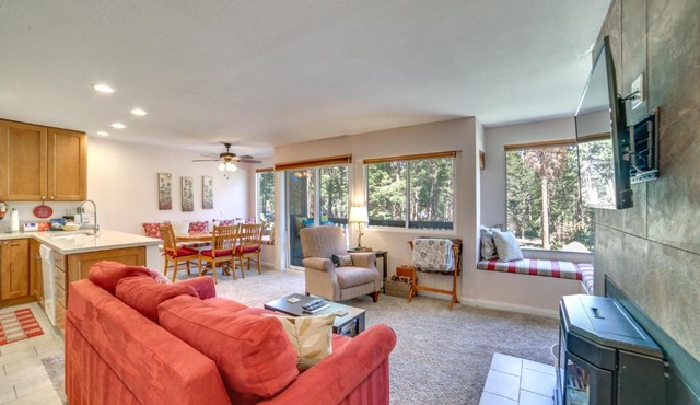 Quiet Condo w/Great Views, 1/2 Mi to Eagle Lodge!