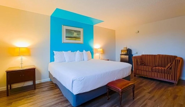 Quiet Room for Relaxation Near Local Seaside Landmarks