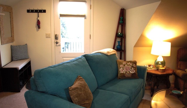 Quiet, serene 1-bedroom apartment in Oregon's capital city, Salem.