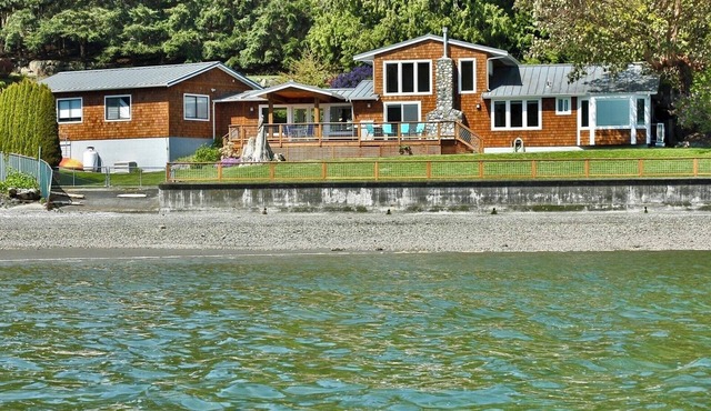 Quintessential Whidbey Island Beach Home on Honeymoon Bay, Family & Pet-Friendly