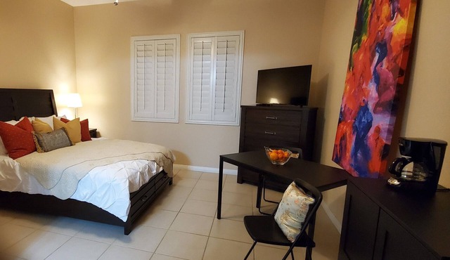 Quite Private Guest House 1br 1 bath with private entrance