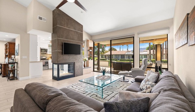 Rancho Mirage golf condo with pool, spa, mountain views, dining, and shopping nearby