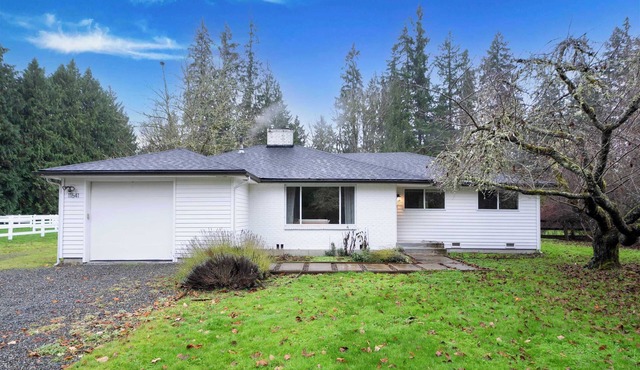 Redmond Pet friendly Home in 2 Acres+Horse Barn