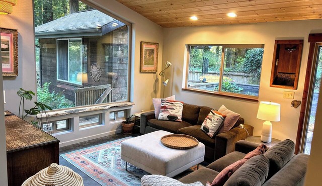 Redwoods and Waves Retreat, Hot Tub & Sauna, Pet Friendly