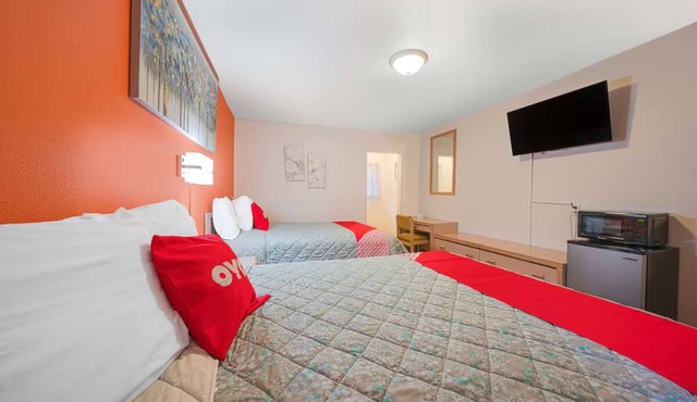 Relax in a Clean & Comfortable Lodging near Downtown Bend, Free Parking -2 Rooms