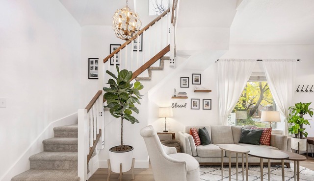 Relax & Reset In a Fresh, Cozy Home in Sugarhouse