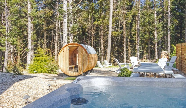 Relaxing Coastal Haven, Forest Trails, Ocean Views