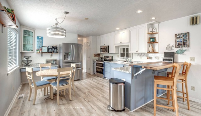 Relaxing Lincoln City Coastal Escape Near Beach!