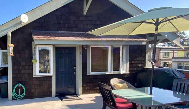 Remodeled and close to ferry & farmer’s market!