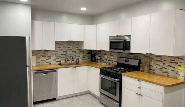 Remodeled Duplex with King Bed and 2x twin XL's.