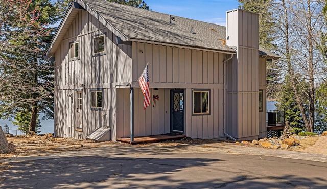 Remodeled Lakefront Home - Lake Almanor. Private dock and buoys.