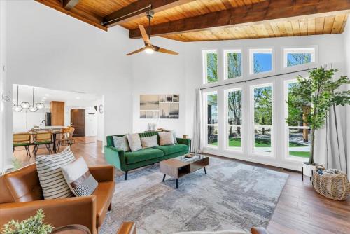 Reno Retreat - 3BR Oasis w Swim Spa Hot Tub