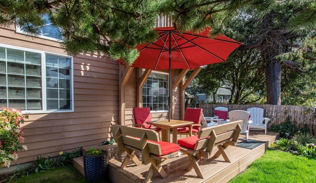 Renovated Beach Cottage, 4 min Walk to Beach, Gourmet Kitchen