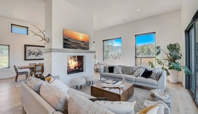 Renovated Farmhouse in Park City with 360-Degree Mountain Views