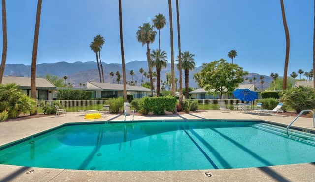 Renovated South Palm Springs Condo∙Pool + Pickleball∙Summer-Fall Availability