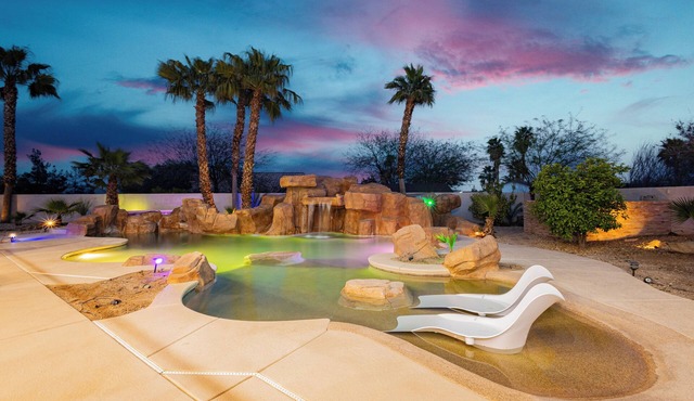 Resort-Style Vegas Retreat – 5 Min to Strip & Airport