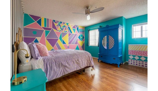 Retro eclectic 3 bedroom townhouse- content heaven