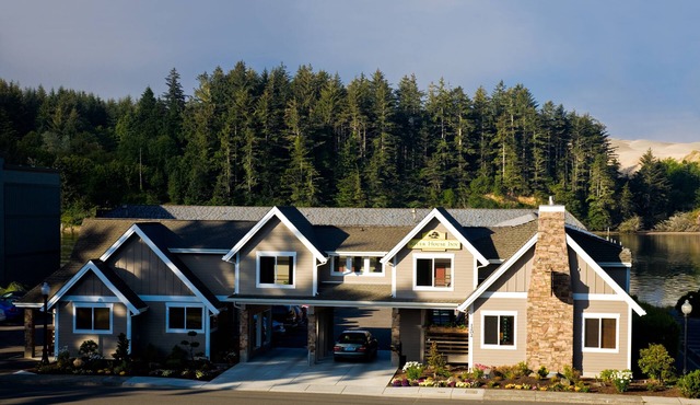 River House Inn, a Baymont by Wyndham