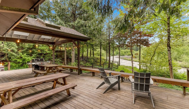 Riverfront 5 Bedroom Hot Tub & Fireplace Dogs OK