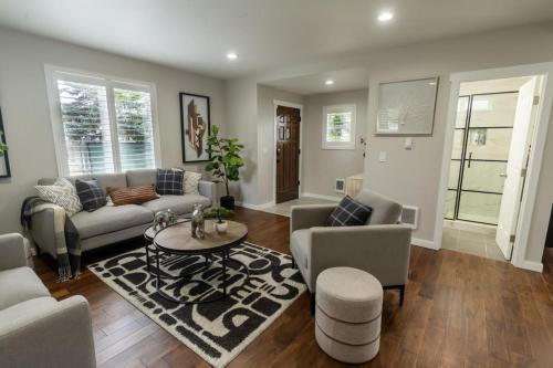 Room with Queen Bed in Tacoma