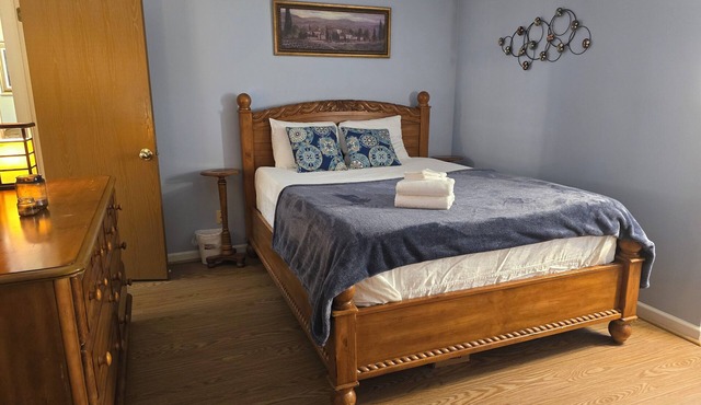Ruby's private 2-bedroom home with recently renovated floors. in Canton
