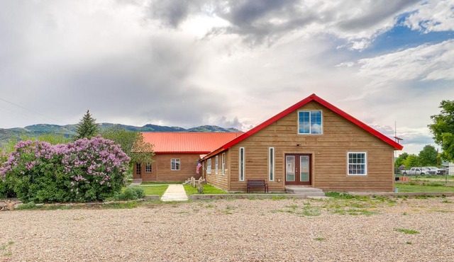 Rural Mountain-View Home Near Hiking + Off-Roading