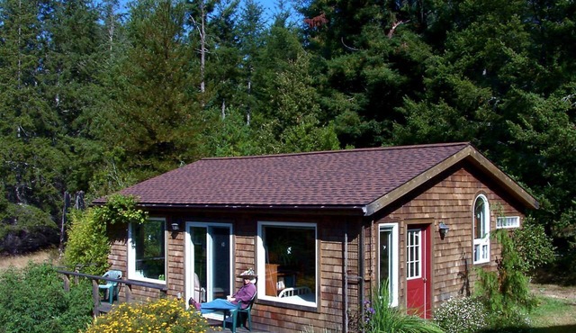 Rural Vacation Cottage near the Coast and the Town of Albion in Northern California