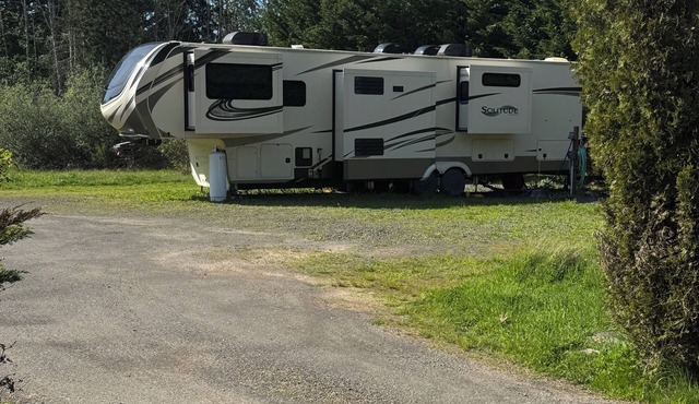 RV SPACE:Tired of crowded, noisy RV parks? 5 private country acres with hookups.