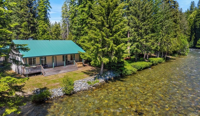 Salmon's Rest - Rural Riverfront Retreat