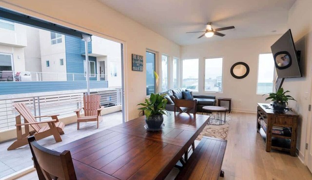 San Diego Beachfront House 60s to sand, surf, pier