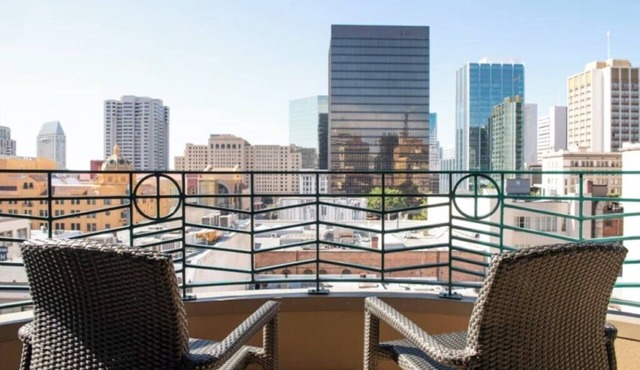 San Diego | Gaslamp Weekend Getaway | Sauna & City Stay