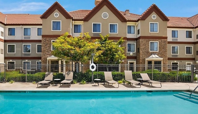 San Diego Getaway: Spacious Suites w/Pool, Breakfast Buffet & Parking Included!