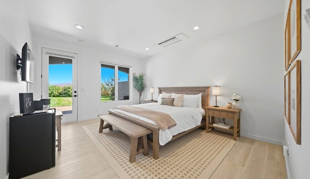 Sanitella`s Suite - Your Sip & Stay Getaway