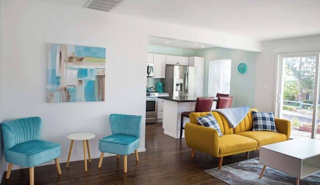 Sapphire by West University/pet OK/Sleeps 8