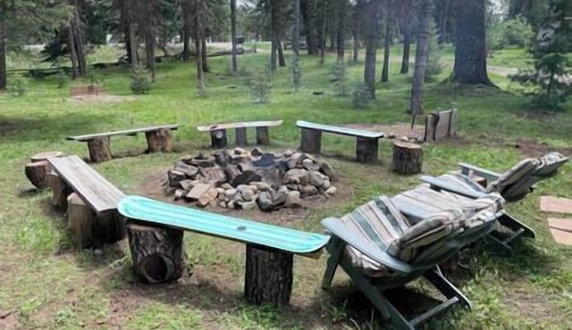 Sarah's Cabin Getaway- 1/2 mile to Tamarack
