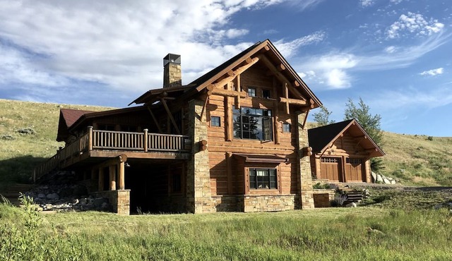 Scenic Creekside Lodge with Decks and Madison River Access near Yellowstone, Ennis Montana