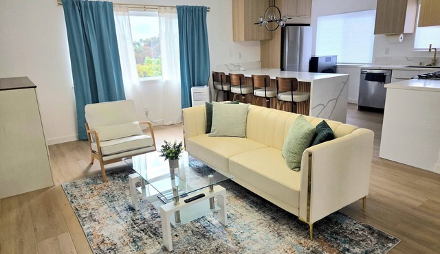 Seaglass Shores. Walk to Beach & Downtown! New Oceanside 2BD Apartment