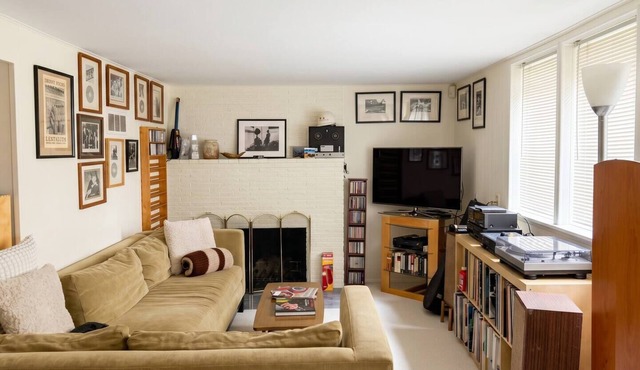 Seattle HiFi Hideaway | Music & Art Lovers` Dream