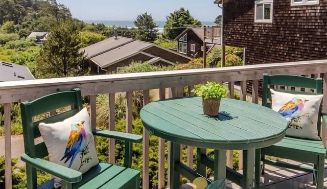 SeaView by Manzanita Beach Getaway: Ocean View, Private Apt, Allergen-Free