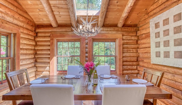 Secluded Haven with Hot Tub, Large Deck, Private Creek, 6 Minutes to Beach!