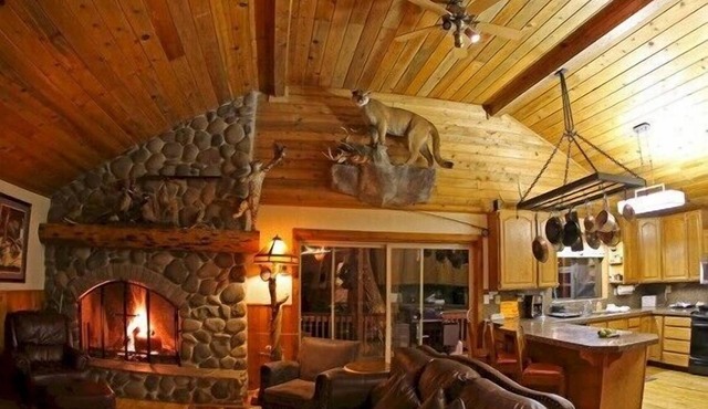 Secluded lodge near John Day River. Hike, bike, fishing, views.
