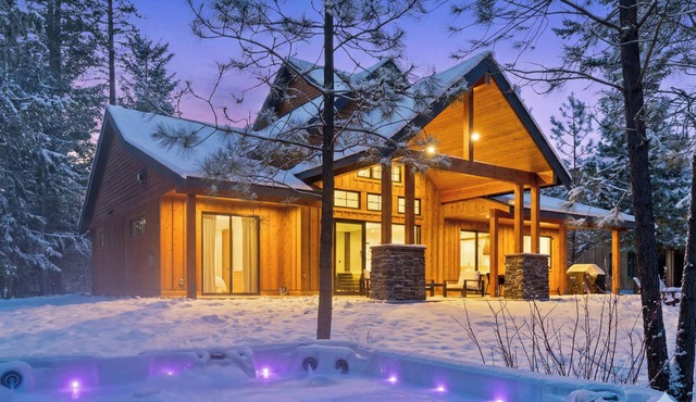 Secluded Lux Home | Hot Tub, Chefs Kit, Sleeps 16