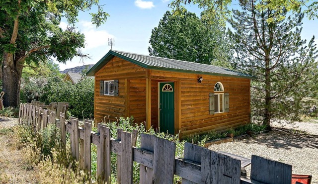 Secluded Wooden Cabin in Mount Camel, Utah