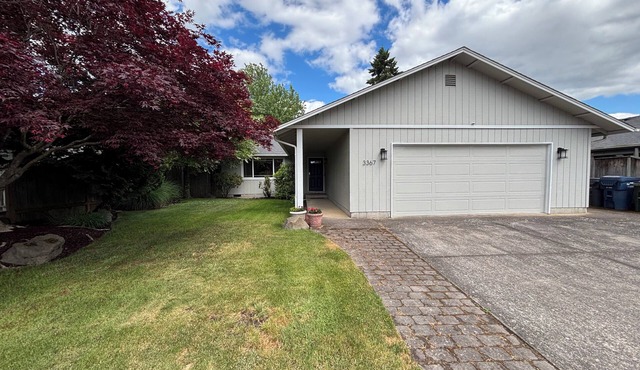 Serene 3-bedroom house with AC in charming Eugene