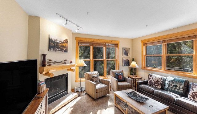 Serene Keystone Condo & Great Views from Balcony, Mins from Resort Shuttle