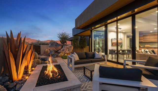 Serene Views: Luxurious 3 bedroom home, Community Pool, Stunning Views!