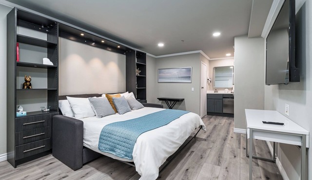SGV+Disney+Rose Bowl King Studio near DTLA