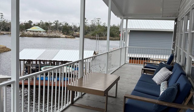 Shellfish House- Waterfront Retreat- Covered Boat Lift & Large Screened Porch
